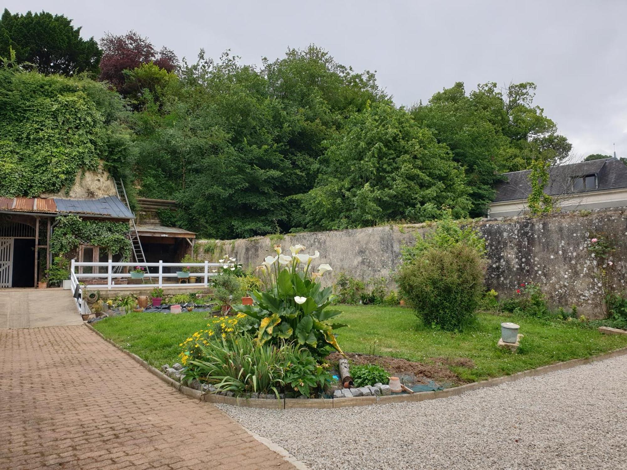 L 'Appartement Du Rocher Château-du-Loir Exterior foto