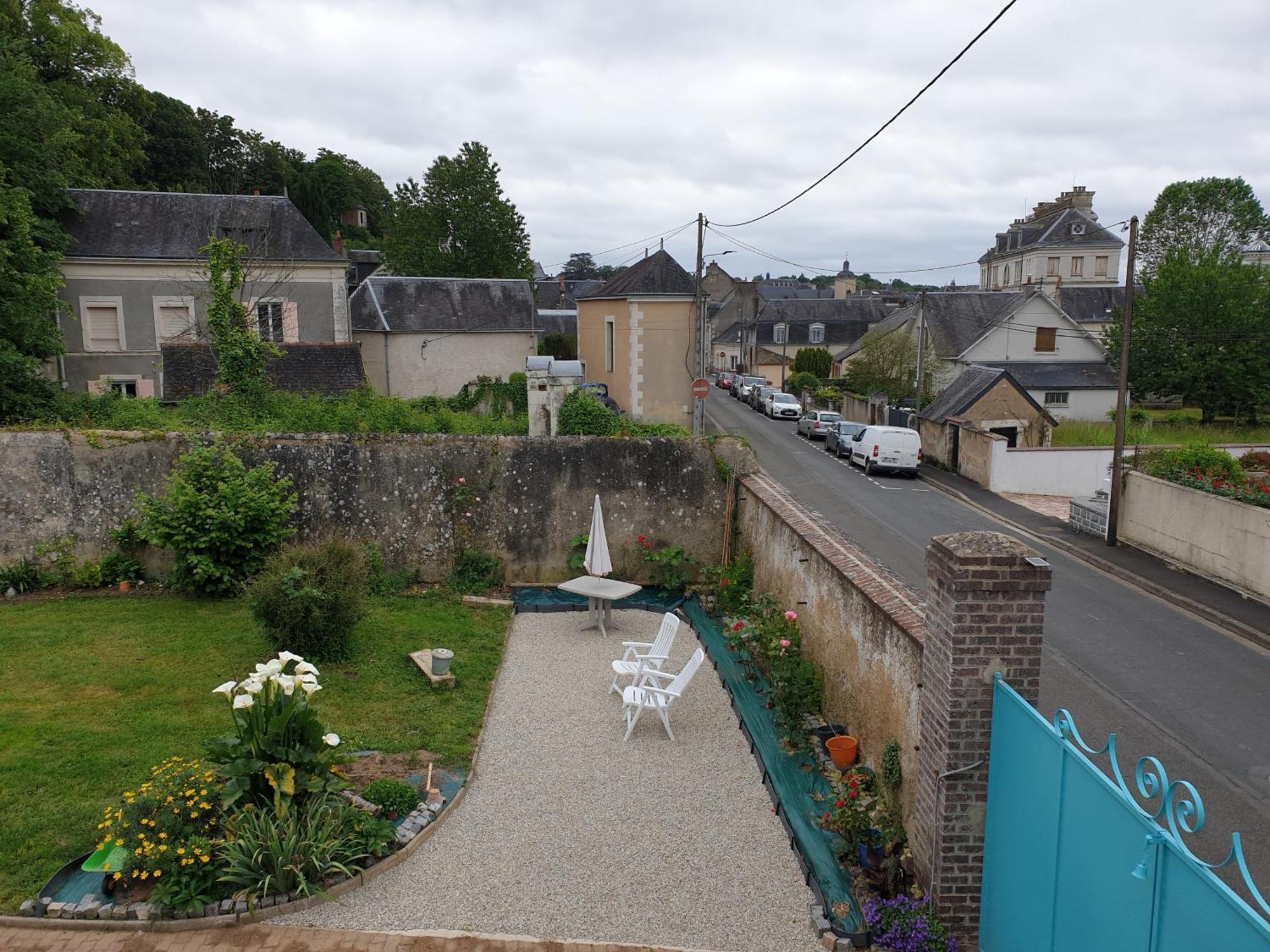 L 'Appartement Du Rocher Château-du-Loir Exterior foto